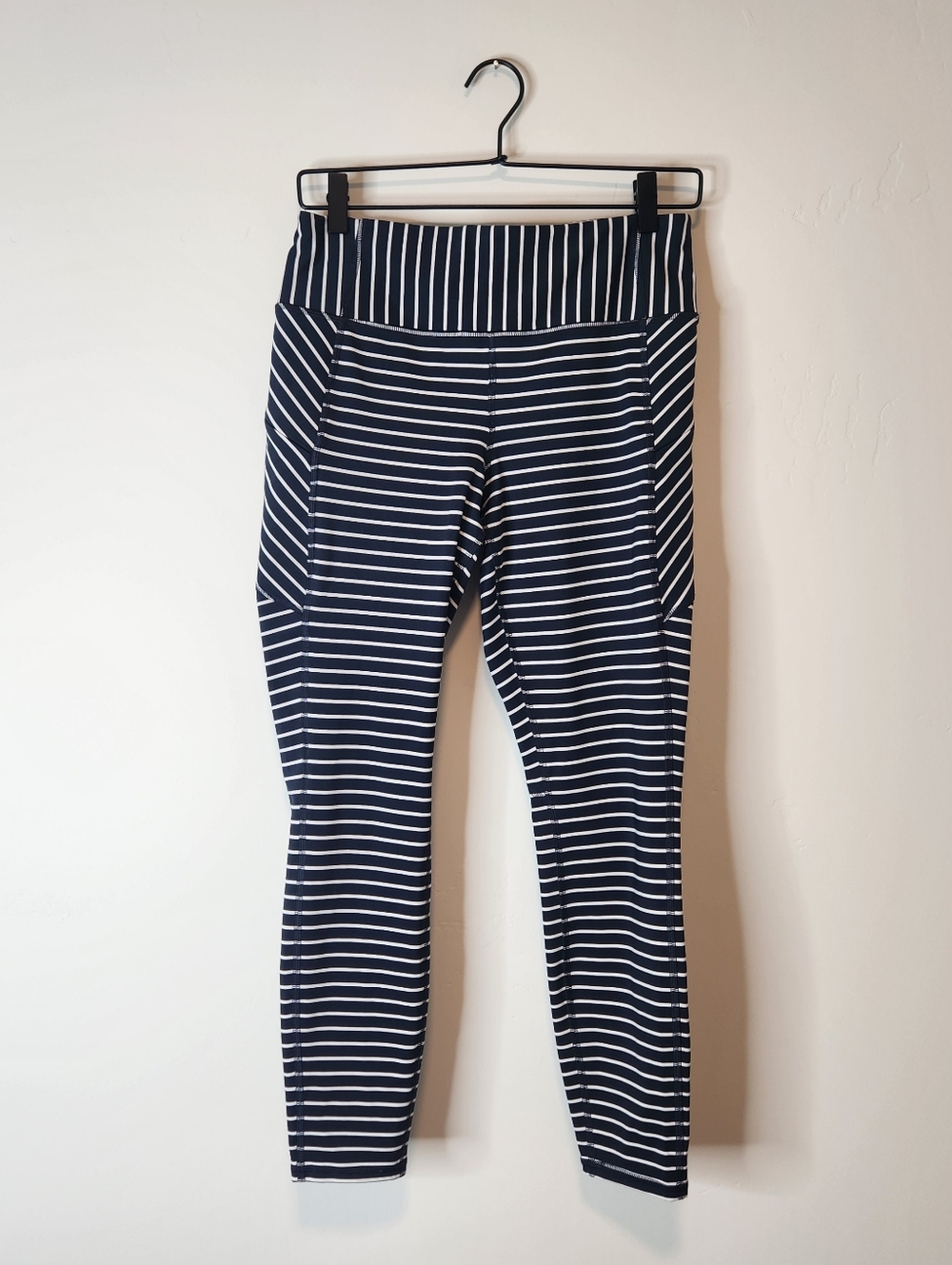 Athleta Powerlift Tight Size Medium - Picture 2 of 7